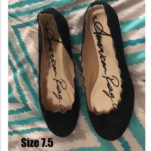 Black flat shoes